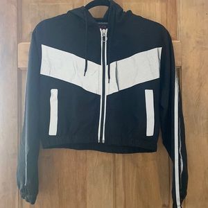 Light-weight black cropped wind breaker